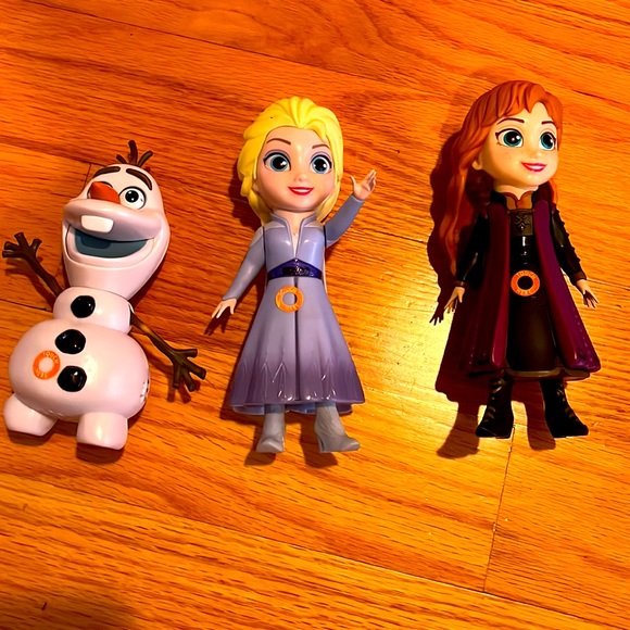 Disneys Frozen Interactive Anna Elsa & Olaf Figurines - Picture 1 of 3